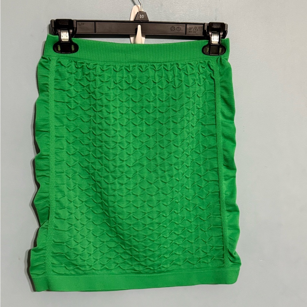 SELLING FIT 2 GO MINI SKIRT SIZE SM/M COLOR GREEN USED CONDITION VERY STRETCHY